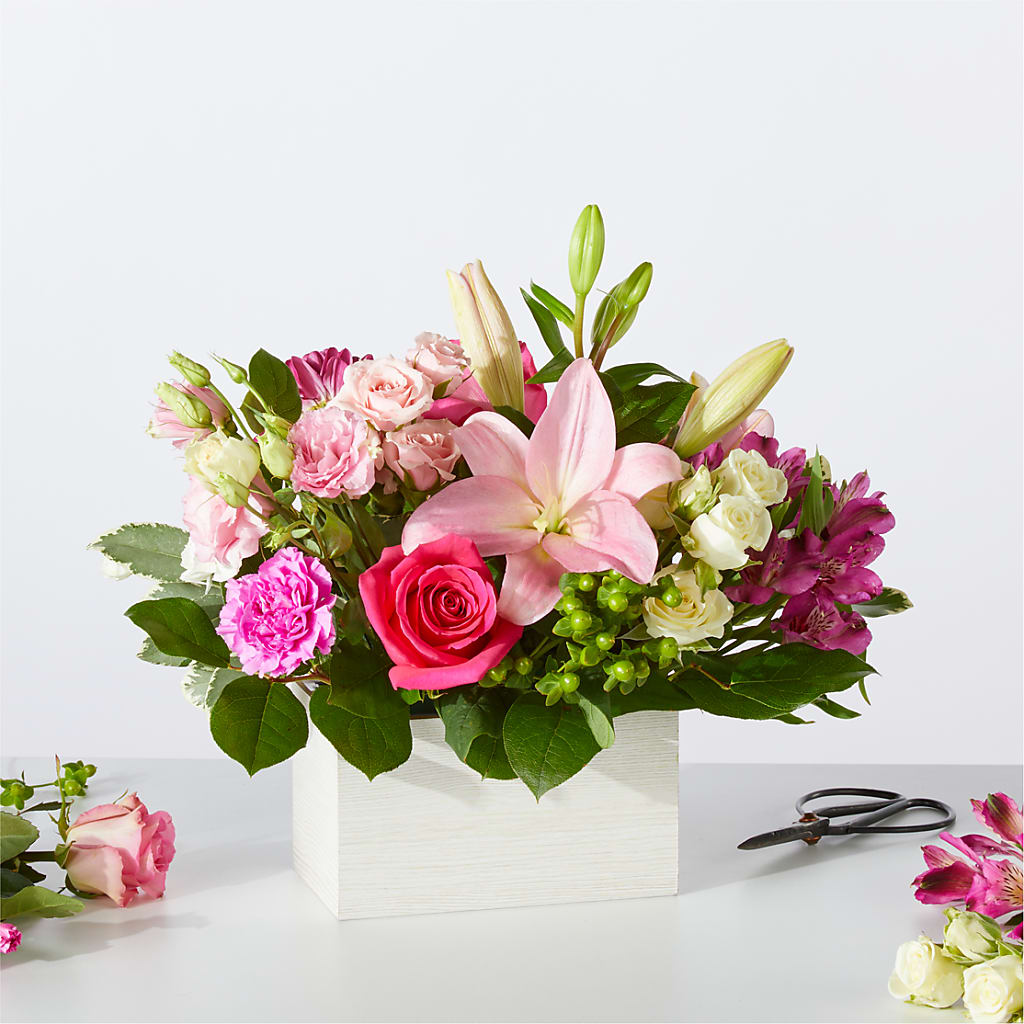 Sweetberry Box – A Florist Original – PETALS & HEARTS FLOWER SHOP, Monterey Park CA