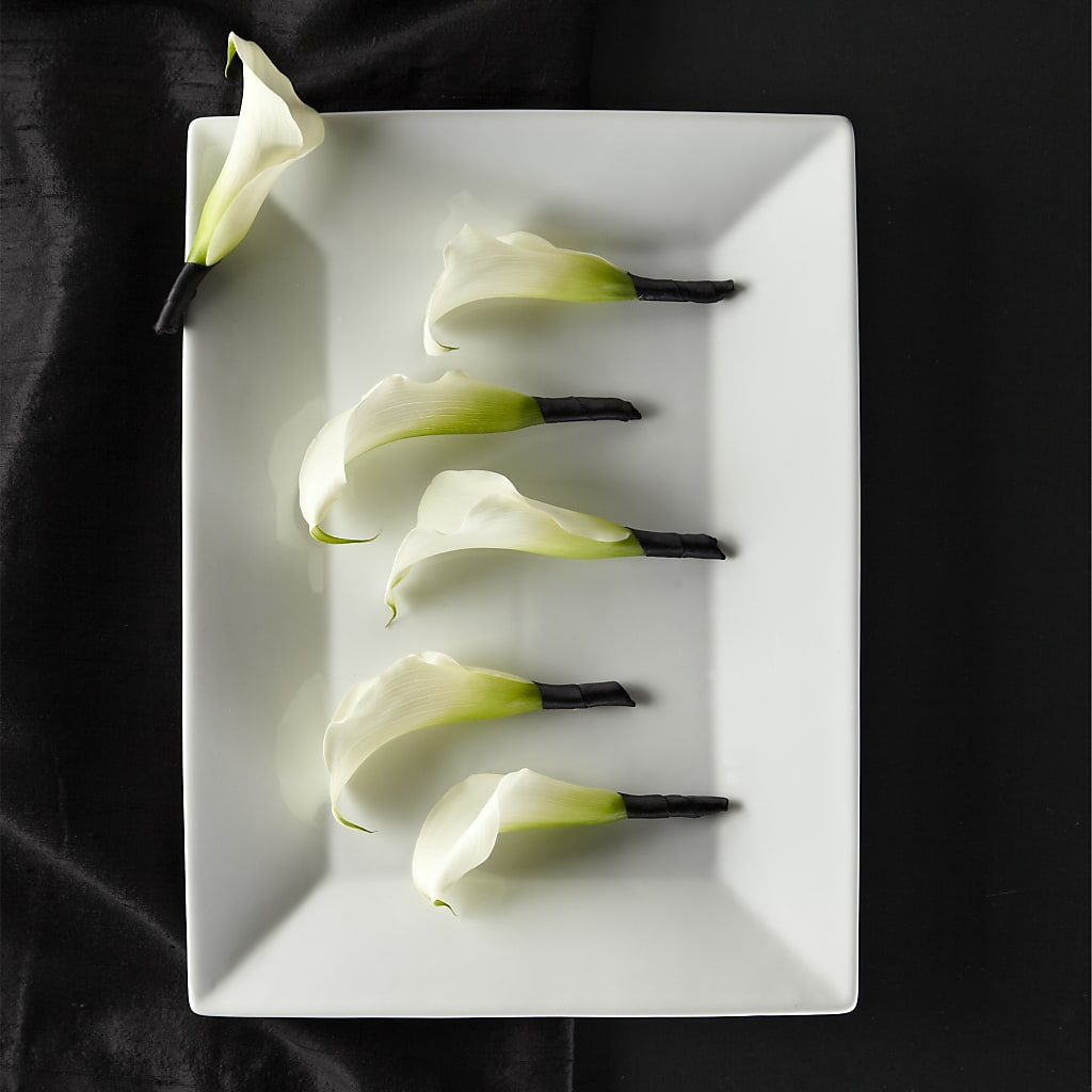 Calla Lily Promise Boutonniere – PETALS & HEARTS FLOWER SHOP, Monterey Park CA