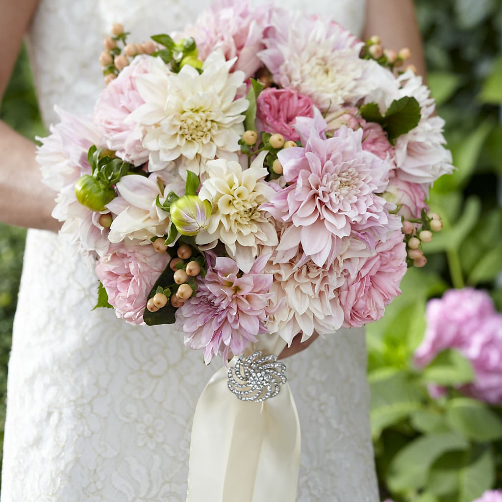 Heart's Promise Bouquet – PETALS & HEARTS FLOWER SHOP, Monterey Park CA