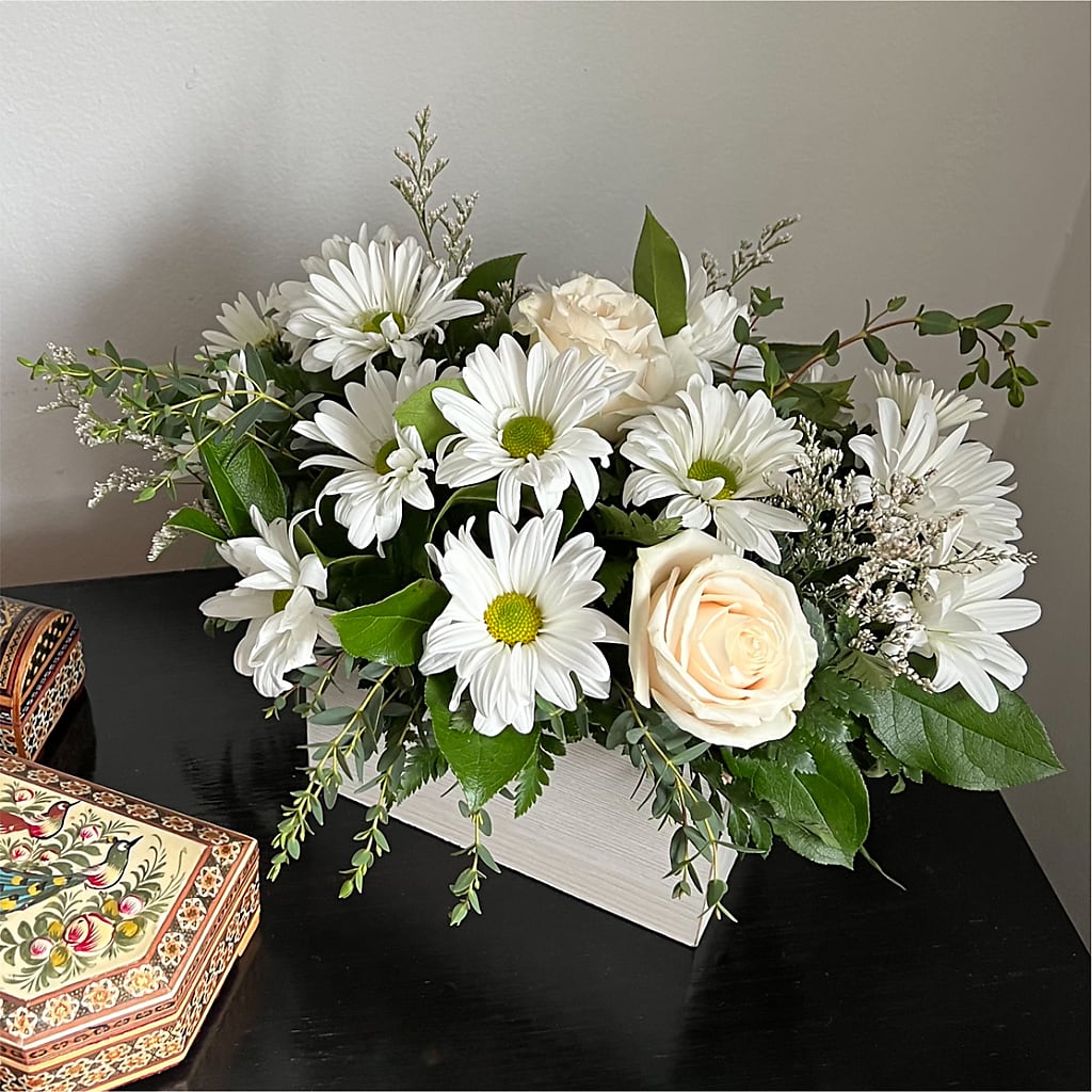 Fresh Linen Box Bouquet – PETALS & HEARTS FLOWER SHOP, Monterey Park CA