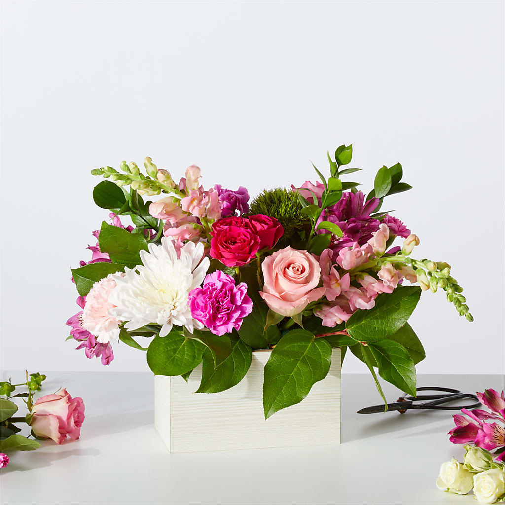 Sweetberry Box – A Florist Original – PETALS & HEARTS FLOWER SHOP, Monterey Park CA