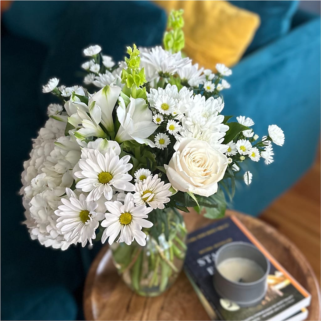 Classic Ivory – A Florist Original – PETALS & HEARTS FLOWER SHOP, Monterey Park CA