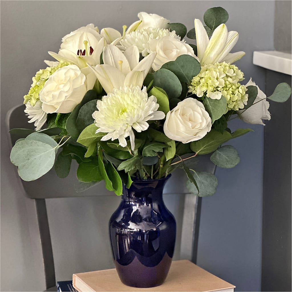 Snowy Dreams Bouquet – PETALS & HEARTS FLOWER SHOP, Monterey Park CA
