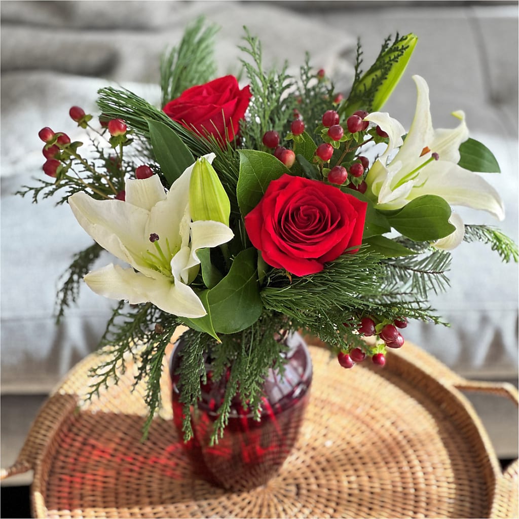 Evergreen Delight Bouquet – PETALS & HEARTS FLOWER SHOP, Monterey Park CA