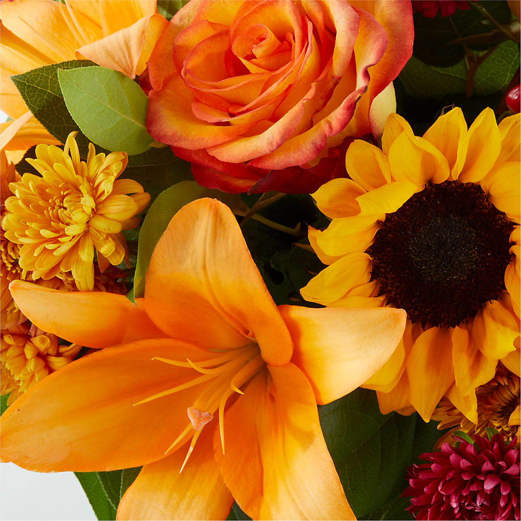 Grateful Centerpiece – PETALS & HEARTS FLOWER SHOP, Monterey Park CA