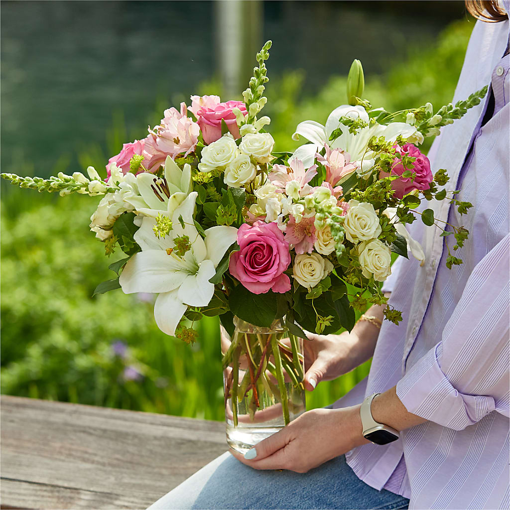 Fondly Bouquet – PETALS & HEARTS FLOWER SHOP, Monterey Park CA